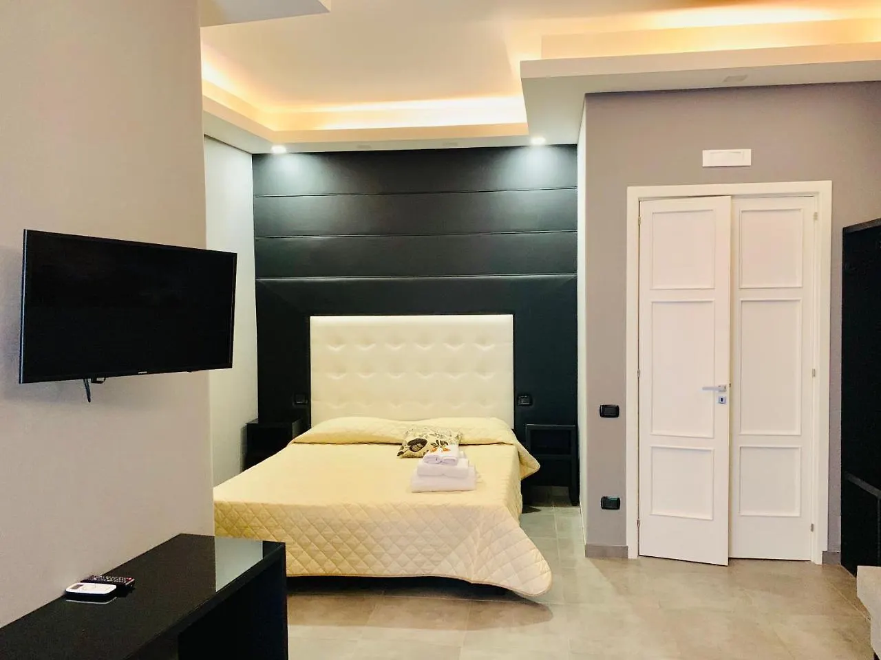 Guest house Royal Art H Duomo - Napoli Centro, By Clapa Group Hotel